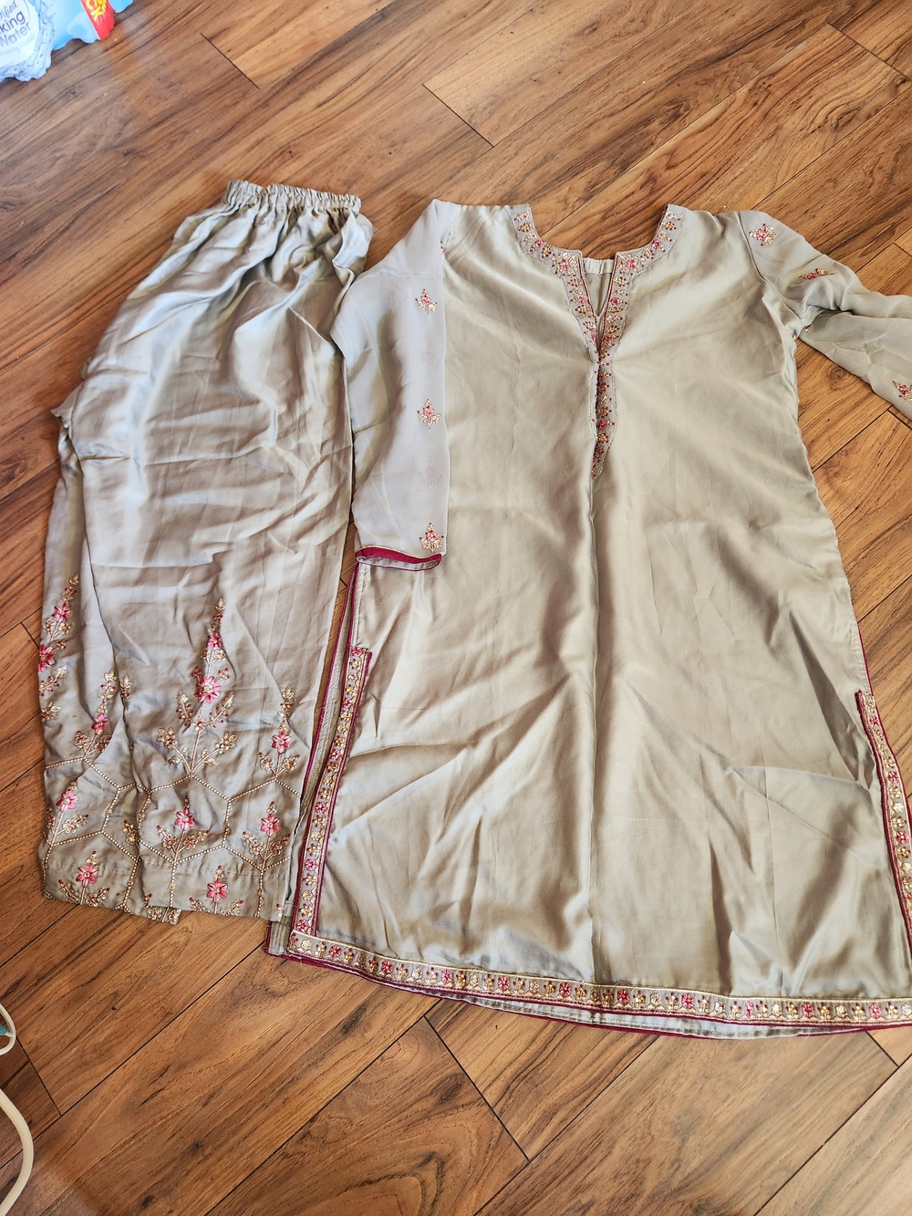 Embroidered Indian Pakistani Salwar Kameez Never Worn